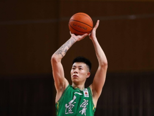 聚光灯外的支柱，张镇麟父亲的平凡与不凡