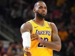 詹皇不老！勒布朗·詹姆斯再创NBA历史纪录，传奇仍在延续