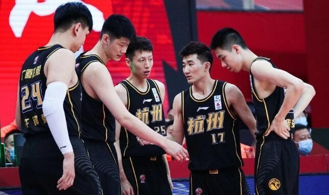 CBA焦点战，首钢稳扎稳打，广厦青年军虽败犹荣